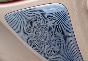 Подержанный автомобиль Voyah Dream 2024 года (21 фото)