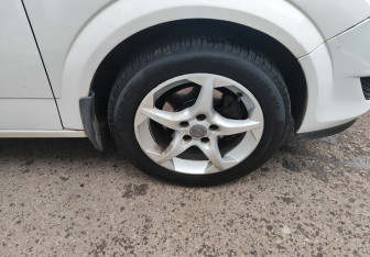 Подержанный автомобиль Opel Astra Sedan 2013 года (12 фото)