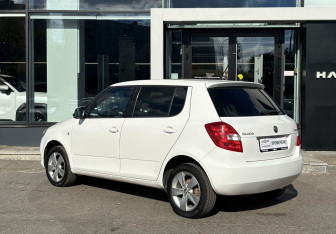 Подержанный автомобиль Skoda Fabia Hatchback 2013 года (7 фото)