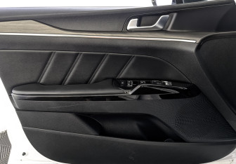 Подержанный автомобиль Kia K5 2022 года (19 фото)