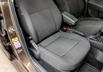 Подержанный автомобиль Skoda Rapid Liftback 2022 года (23 фото)