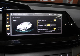 Подержанный автомобиль Changan UNI-V 2024 года (26 фото)