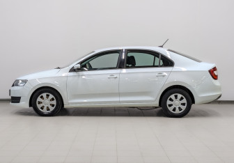 Подержанный автомобиль Skoda Rapid Liftback 2019 года (8 фото)