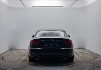 Подержанный автомобиль Audi A5 Liftback 2011 года (6 фото)