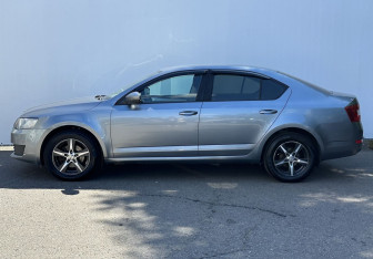 Подержанный автомобиль Skoda Octavia Liftback 2013 года (8 фото)