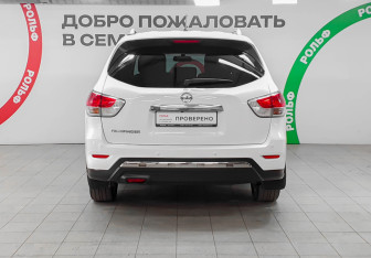Подержанный автомобиль Nissan Pathfinder 2014 года (5 фото)
