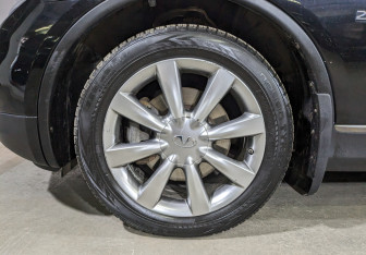 Подержанный автомобиль Infiniti QX50 2015 года (12 фото)