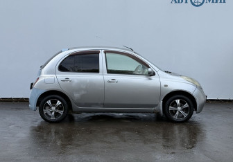 Подержанный автомобиль Nissan March Hatchback 2002 года (4 фото)