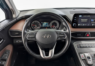 Подержанный автомобиль Hyundai Santa Fe 2022 года (22 фото)