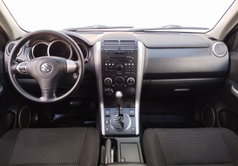 Подержанный автомобиль Suzuki Grand Vitara 2011 года (12 фото)
