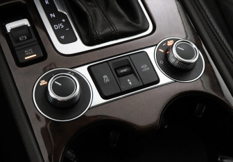 Подержанный автомобиль Volkswagen Touareg 2016 года (13 фото)