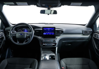 Подержанный автомобиль Ford Explorer 2020 года (6 фото)