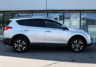 Подержанный автомобиль Toyota RAV4 2014 года (4 фото)