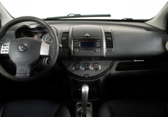 Подержанный автомобиль Nissan Note 2012 года (10 фото)