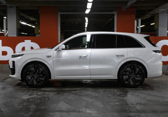 Подержанный автомобиль LiXiang L6 2025 года (8 фото)