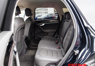 Подержанный автомобиль Volkswagen Touareg 2019 года (8 фото)