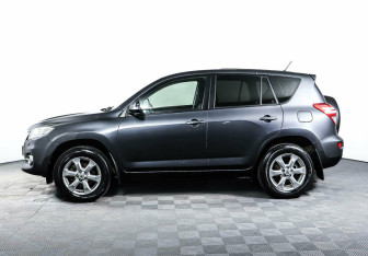 Подержанный автомобиль Toyota RAV4 2011 года (3 фото)