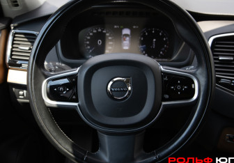 Подержанный автомобиль Volvo XC90 2021 года (12 фото)