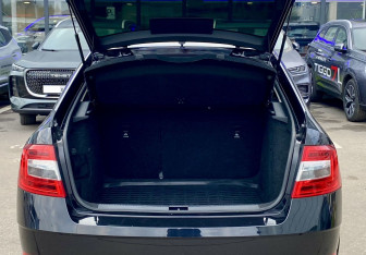 Подержанный автомобиль Skoda Octavia Liftback 2019 года (10 фото)