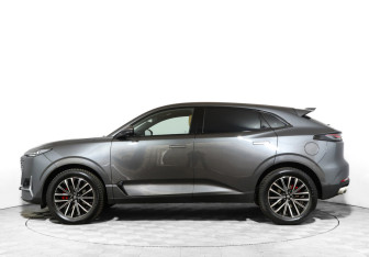 Подержанный автомобиль Changan UNI-K 2023 года (8 фото)