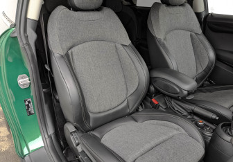 Подержанный автомобиль MINI Hatch 2019 года (22 фото)