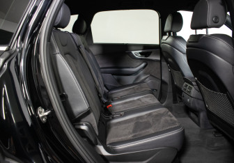 Подержанный автомобиль Audi Q7 2019 года (9 фото)