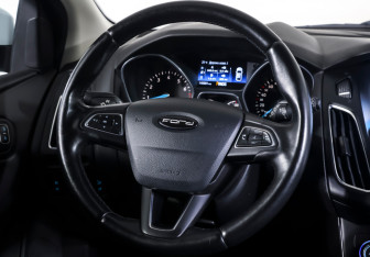 Подержанный автомобиль Ford Focus Hatchback 2017 года (13 фото)