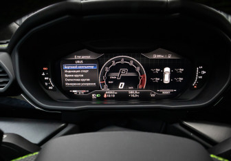 Подержанный автомобиль Lamborghini Urus 2023 года (13 фото)