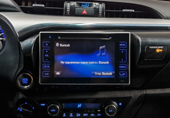 Подержанный автомобиль Toyota Hilux 2017 года (16 фото)