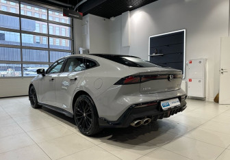 Подержанный автомобиль Changan UNI-V 2023 года (7 фото)