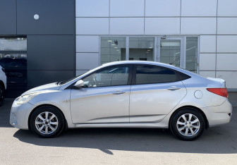 Подержанный автомобиль Hyundai Solaris Sedan 2012 года (8 фото)