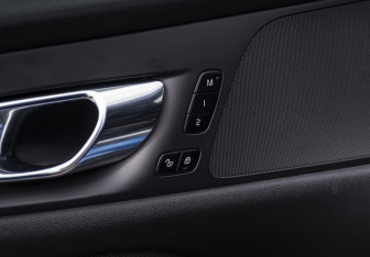 Подержанный автомобиль Volvo S60 2021 года (18 фото)