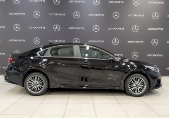 Подержанный автомобиль Kia Cerato Sedan 2022 года (4 фото)