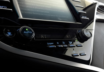 Подержанный автомобиль Toyota Camry Sedan 2019 года (25 фото)