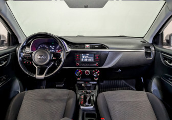 Подержанный автомобиль Kia Rio Hatchback 2021 года (13 фото)