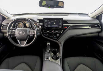 Подержанный автомобиль Toyota Camry Sedan 2022 года (14 фото)