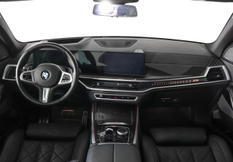 Подержанный автомобиль BMW X5 2023 года (11 фото)