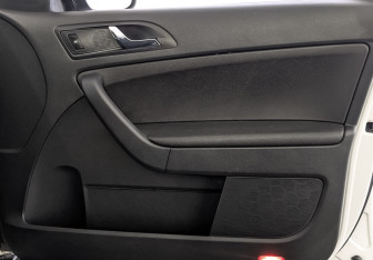 Подержанный автомобиль Skoda Yeti 2015 года (25 фото)