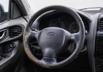 Подержанный автомобиль Hyundai Santa Fe 2003 года (15 фото)