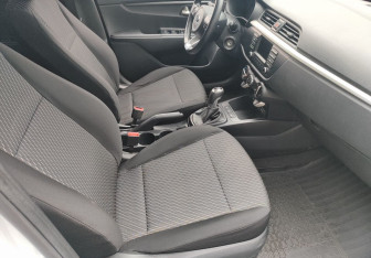 Подержанный автомобиль Kia Rio Hatchback 2020 года (9 фото)