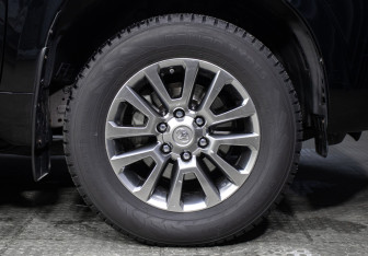 Подержанный автомобиль Toyota Land Cruiser Prado 2020 года (25 фото)