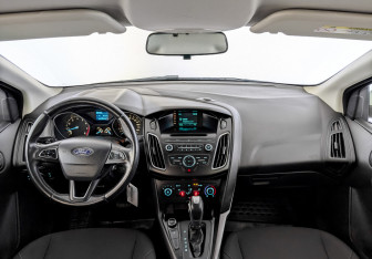 Подержанный автомобиль Ford Focus Sedan 2017 года (14 фото)