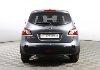 Подержанный автомобиль Nissan Qashqai+2 2011 года (6 фото)