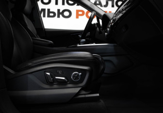 Подержанный автомобиль Audi Q7 2018 года (31 фото)