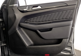 Подержанный автомобиль Mercedes-Benz GLE 2016 года (25 фото)