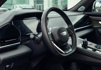 Подержанный автомобиль Geely Monjaro 2025 года (13 фото)