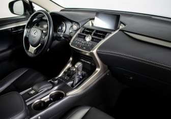 Подержанный автомобиль Lexus NX 2017 года (11 фото)
