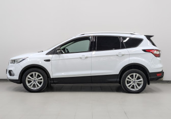 Подержанный автомобиль Ford Kuga 2017 года (8 фото)