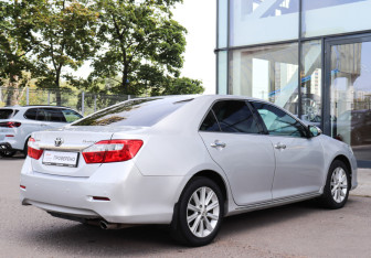Подержанный автомобиль Toyota Camry Sedan 2012 года (4 фото)