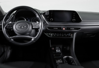 Подержанный автомобиль Hyundai Sonata 2019 года (12 фото)